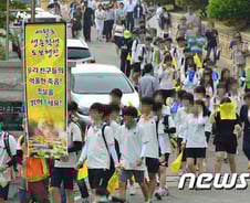 세월호 생존 학생 도보 행진…"학생들 보면 격려박수를"