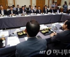 사내유보 과세, 윤호중 "공감" vs 이한구 "위험"···의원들 입장은?