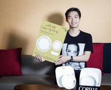 "하얀 접시는 신부드레스 같아 화관 얹었죠"