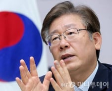 "법률가에서 정치가로…정치하겠다 마음먹은 날짜도 기억"