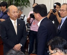 "에볼라 감염 여부, 전화로만 확인?"···국회, 정부 대응 '질타'