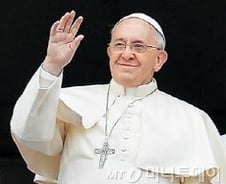 광화문 시복식, 교황 제일 가까이 만나는 사람 누구?