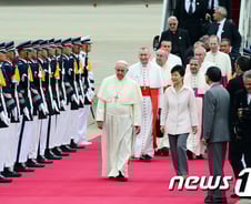 朴대통령 “교황 방한, 한반도 통일시대 여는 소중한 계기”