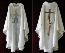 프란치스코 교황 제의, 광화문은 홍색-명동은 백색..의미는