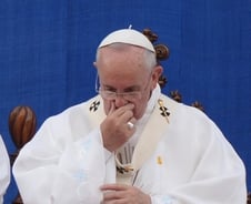 '세월호 십자가', 교황의 품으로