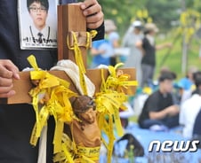 프란치스코 교황 "세월호 유가족 십자가, 로마에 가져가겠다"