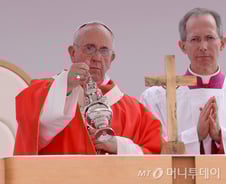방한 3일 교황, 서소문- 광화문까지 '세월호가족' 어루만져(종합)