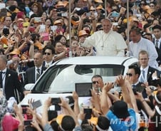 꽉 막힌 세월호 정국, 해결사는 교황?
