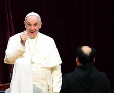 '기운이 펄펄' 77세 교황, 힘이 넘치는 이유가