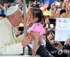 사제단 향한 교황의 돌직구, "회개하고 유혹에서 벗어나…"  