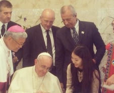 프란치스코 교황 옆에 보아, 무슨 일이지?