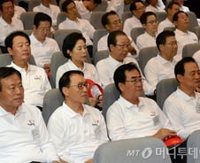 "박근혜·김무성, 유가족 만나라" 與 내부서도 분출