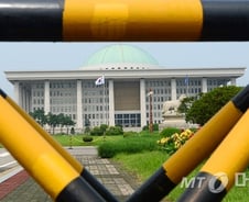 "대통령, 유족 만나고...유족들 '합의안' 존중하자"