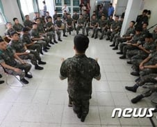 [단독] 軍 병영문화혁신위, 자치적 병영 위한 '대표병사제' 도입 검토 