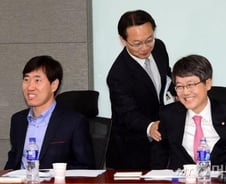 與 초재선 모임 "담뱃값 인상, 증세에 대해 대통령이 설명해야"