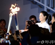 비스포츠인의 성화 점화..괜찮아, 한류스타야?