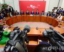 [현장+]"'보수' 떼라"…서북청년단은 보수 맞나요?