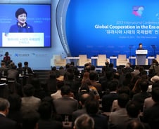 예산 한 푼 없는 '유라시아 이니셔티브'