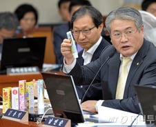 [300어록]김용익 "딸기·포도맛 치약 먹어보니 전부 달다"