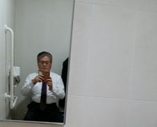 김용익 의원이 화장실서 사진을 찍은 이유는?
