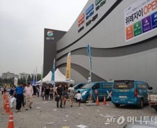 [르포]"웃돈 5000만원 깎아줄게요"… '위례자이' 계약 시작