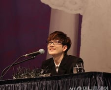 "음원차트 1위보다 '천재'냐 '바보'냐 토론문화 더 좋아해"