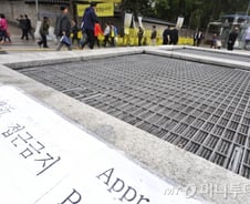 환풍구에 빼앗긴 '보도'…폭 1.5m면 '설치 가능'