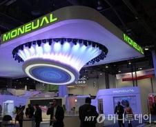 잘나가던 모뉴엘, 돌연 법정관리…꼬리 무는 의문들