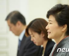 박 대통령, 갑작스런 ‘공무원 연금개혁’ 강공 의도는?
