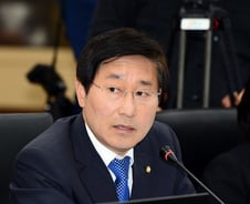 "모뉴엘, 실적 좋았는데"…한 마디에 혼쭐난 수은 행장