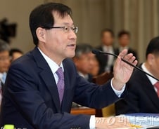 검찰총장 '직접 감청' 강경발언…카톡 서버를 압수?