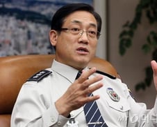 구은수 서울청장 "감청 수사? 경찰관 통신윤리 꼭 지키겠다"