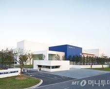 [르포]아모레퍼시픽, 中 상하이 뷰티생산 전초기지 가보니