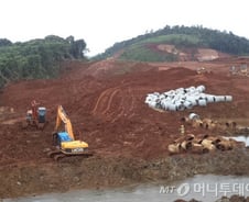 동남아 건설현장, '우기·인력확보'와의 싸움