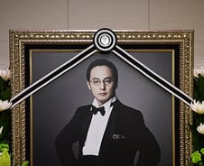 신해철 부인 "동의없는 위 수술 강행 이후 통증 호소"