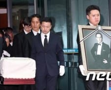 발인부터 고소까지…신해철의 마지막 하루