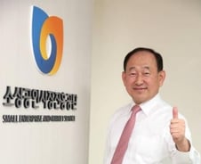 "전통시장과 소상공인에 새로운 활력을 불어 넣겠다"