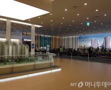 14만명 몰린 '래미안장전'…떴다방 모여 '거품' 만들기