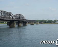 [단독] '조선무역은행' 거래 중단 후 北-中 간 '보따리 송금' 늘어