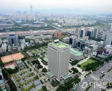 [단독]불법 리베이트까지…한전 퇴직연금 사업에 무슨 일?