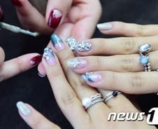 [단독] 네일미용사 국가시험, 시중 참고서와 "똑같다"