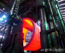 쇳덩어리가 발전설비 핵심 부품으로...두산重 창원 공장을 가다