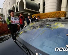 [사진][단독]'가토 전 산케이 신문 지국장 계란세례'