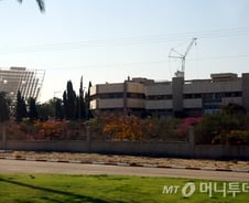 사막 한가운데 설치된 거울 7000개, 시간당 6㎿전기 만들어