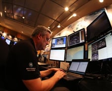 [르포]요상한 안경 쓴 경찰이 다가가자 관제센터 "그 놈 잡아!"