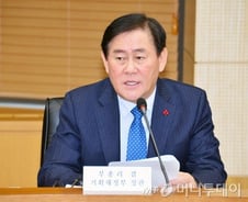 최경환, "내년도 구조개혁에 '올인'…가계부채 선제적 대응"