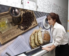 LGD "올레드·웨어러블·차량용까지… 기술선도 굳힌다"