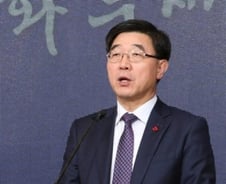 이기권 "임금개혁 없인 60세 정년 독 될것"