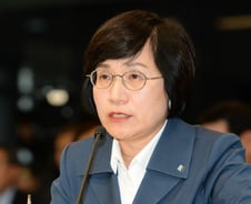 朴 대통령 "이 여성은행장 좀 본 받으세요"