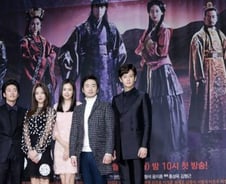 [현장클릭]은행장이 밥차 끌고 드라마 촬영장 찾은 이유 